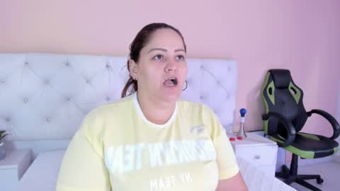 Snapshot of katte_landerr chatting on October 6, 1:18 pm Katte online show from October 6, 1:18 pm
