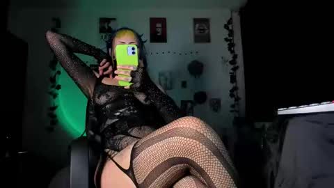 kattx   independent model online show from January 10, 5:13 am