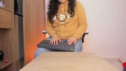 Snapshot of katty_feet_ chatting on October 9, 3:01 am Katty online show from October 9, 3:01 am