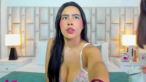 Snapshot of katy_and_paola chatting on September 30, 7:57 pm katy blonde girl and paola big boobs online show from September 30, 7:57 pm