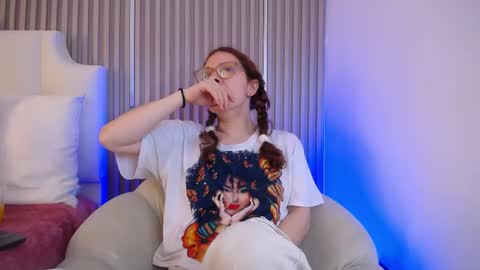 Katy Van online show from May 7, 9:10 pm