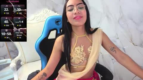 Snapshot of katyrider_a chatting on October 18, 3:38 pm katyrider_a online show from October 18, 3:38 pm