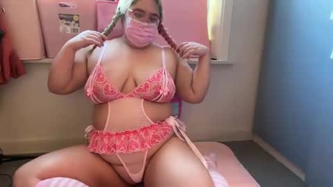 Snapshot of kawaiiasianbbw chatting on March 5, 1:39 pm KawaiiAsianBBW online show from March 5, 1:39 pm