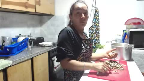  Khawit  online show from December 5, 7:00 pm