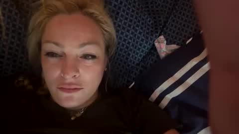 Snapshot of kay_la chatting on September 21, 11:47 am kay_la online show from September 21, 11:47 am