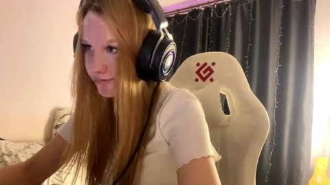 Amia online show from April 2, 5:20 pm