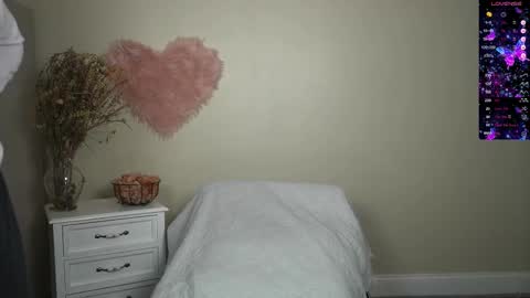 Snapshot of kb3301 chatting on February 16, 3:37 am EliandKylie online show from February 16, 3:37 am