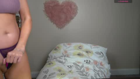 Snapshot of kb3301 chatting on September 22, 3:32 am EliandKylie online show from September 22, 3:32 am