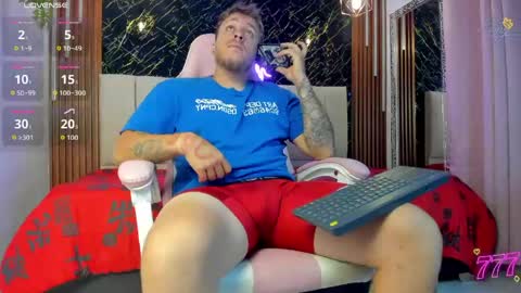 keane_lee_ online show from May 7, 12:34 pm