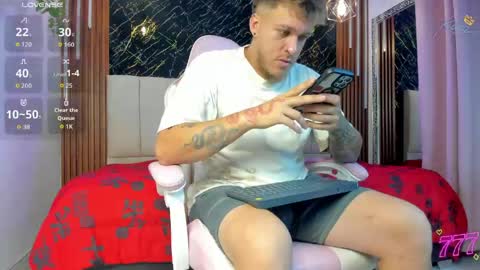 keane_lee_ online show from May 12, 12:14 pm