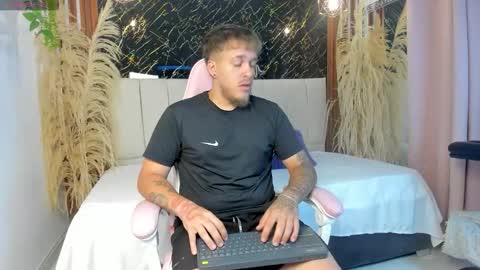 keane_lee_ online show from March 21, 12:10 pm