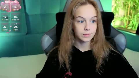 Snapshot of kebesheska chatting on September 20, 2:42 pm Seb Polly Roxy Jonny online show from September 20, 2:42 pm