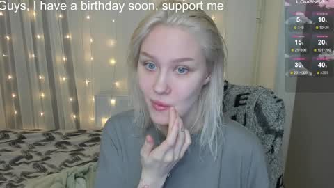 Snapshot of kebesheska chatting on February 5, 1:54 pm Seb Polly Roxy Jonny online show from February 5, 1:54 pm
