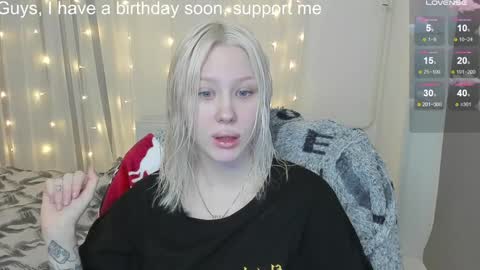 Snapshot of kebesheska chatting on February 7, 2:40 am Seb Polly Roxy Jonny online show from February 7, 2:40 am