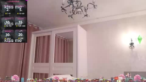 kellielowie online show from October 17, 7:01 am