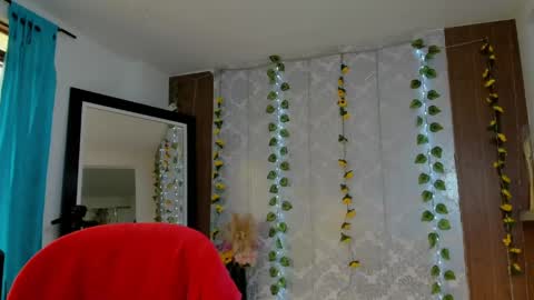 kelly__thomson online show from April 9, 1:39 pm