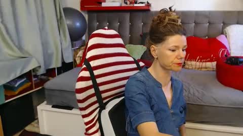 kelly online show from May 15, 3:59 am