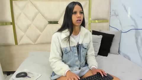 Snapshot of kendall69__ chatting on October 4, 2:15 pm kendall69__ online show from October 4, 2:15 pm