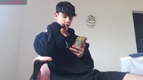 Snapshot of kendall_ros chatting on October 16, 4:28 pm kendall ross online show from October 16, 4:28 pm