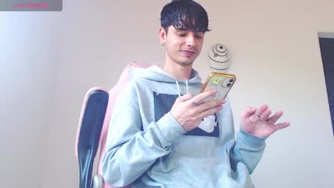 Snapshot of kendall_ros chatting on October 24, 3:46 pm kendall ross online show from October 24, 3:46 pm