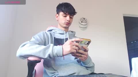 Snapshot of kendall_ros chatting on October 9, 4:01 pm kendall ross online show from October 9, 4:01 pm