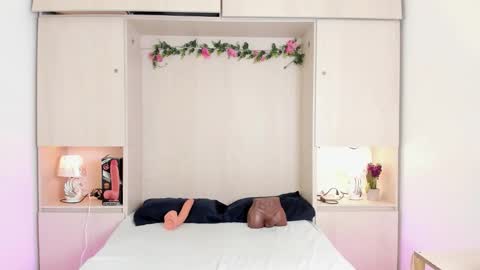 Kendal online show from December 3, 11:44 am