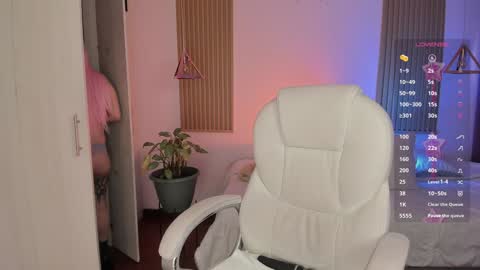 Kendall  online show from January 12, 6:37 pm