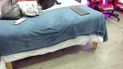 Kendra London online show from February 3, 11:14 am