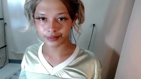 kendra_lunaxx online show from July 28, 7:39 am