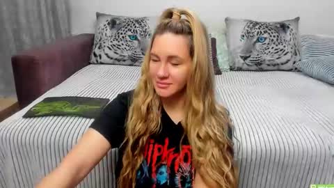 Kendra online show from October 7, 1:01 am