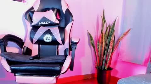 kenia_thompsom01 online show from February 25, 1:09 am