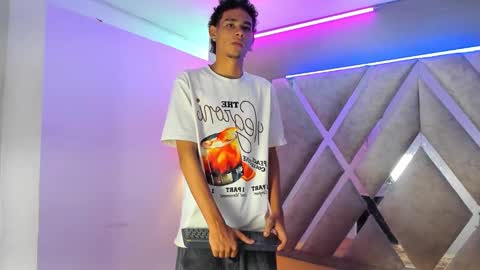 kenix online show from November 7, 9:39 pm