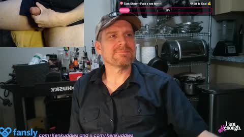 Snapshot of kenkuddles chatting on January 22, 2:37 am Ken Kuddles online show from January 22, 2:37 am