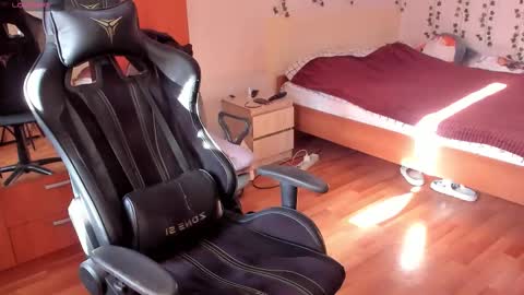 Looking for a moderator I PVT IS OPEN online show from October 7, 11:17 am