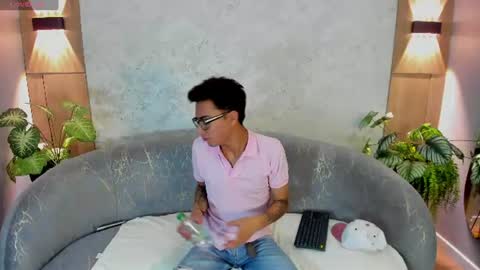 kevin online show from July 28, 11:17 am
