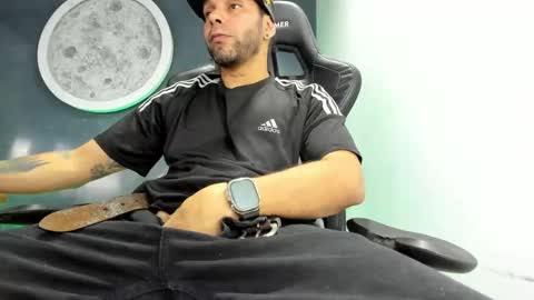 Snapshot of kevin_bronx chatting on February 27, 10:31 pm Kevin online show from February 27, 10:31 pm