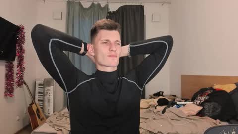 Snapshot of kevin_hornyyy chatting on October 4, 3:32 pm kevin online show from October 4, 3:32 pm