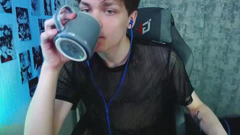 Kevin online show from October 25, 5:41 am