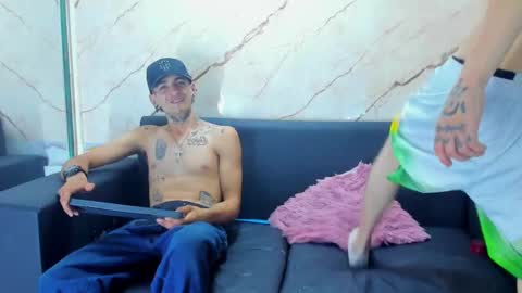 kevinperlas_ online show from November 23, 9:57 pm