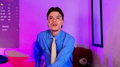 kevinperlas_ online show from December 13, 8:37 pm