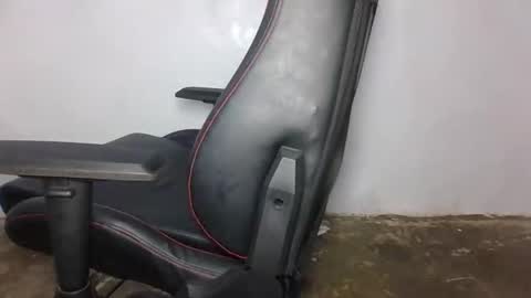 kevis410977 online show from April 16, 3:45 pm