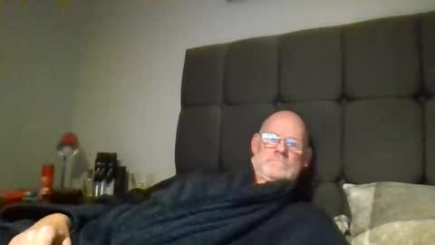 Snapshot of kevlooking4sez chatting on October 2, 12:20 am kevlooking4sez online show from October 2, 12:20 am