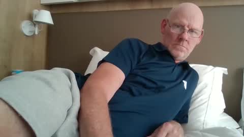 Snapshot of kevlooking4sez chatting on October 12, 3:37 pm kevlooking4sez online show from October 12, 3:37 pm