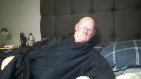 kevlooking4sez online show from April 25, 12:24 am