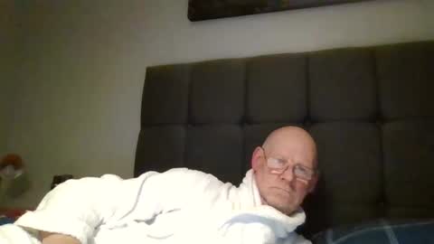 kevlooking4sez online show from April 17, 11:07 pm