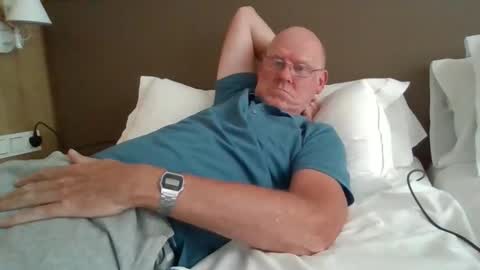 Snapshot of kevlooking4sez chatting on October 17, 4:11 pm kevlooking4sez online show from October 17, 4:11 pm