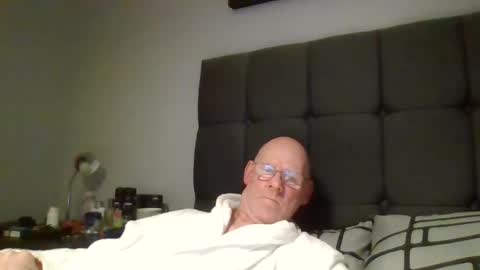 Snapshot of kevlooking4sez chatting on December 6, 12:07 am kevlooking4sez online show from December 6, 12:07 am