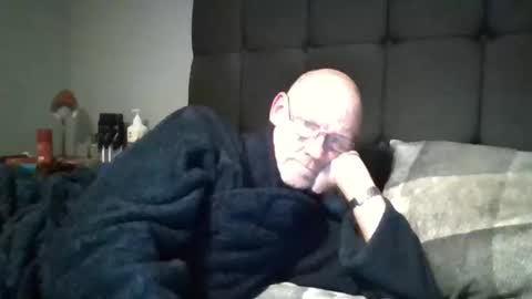 Snapshot of kevlooking4sez chatting on October 10, 12:05 am kevlooking4sez online show from October 10, 12:05 am