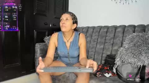 Snapshot of keyla_milf chatting on October 17, 2:48 am Keila Milf online show from October 17, 2:48 am