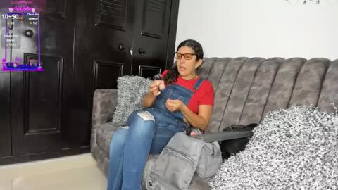 Snapshot of keyla_milf chatting on October 23, 2:57 am Keila Milf online show from October 23, 2:57 am